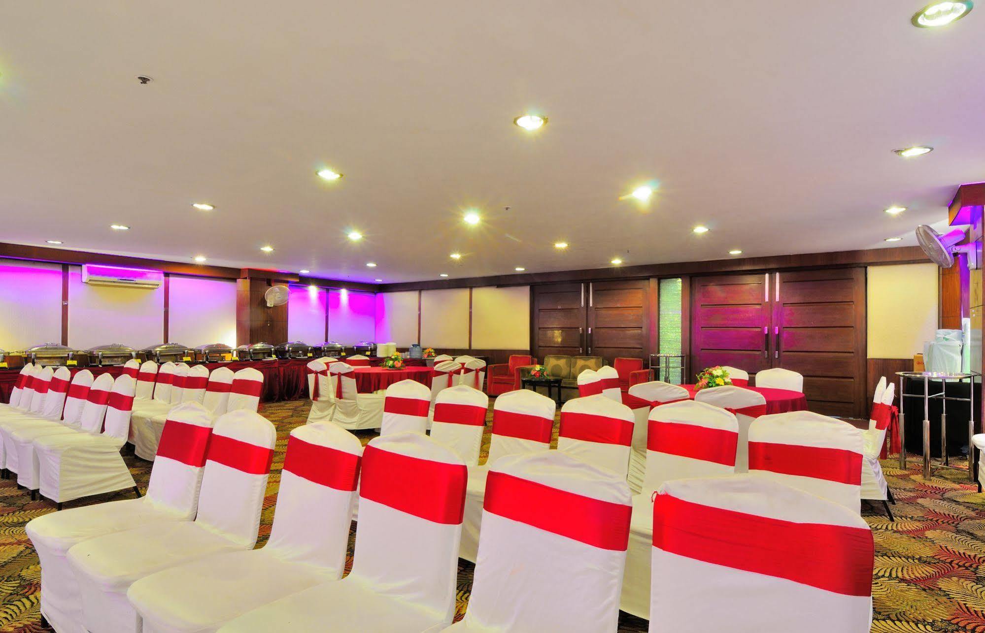 Hotel Crossroads Gurgaon Exterior foto