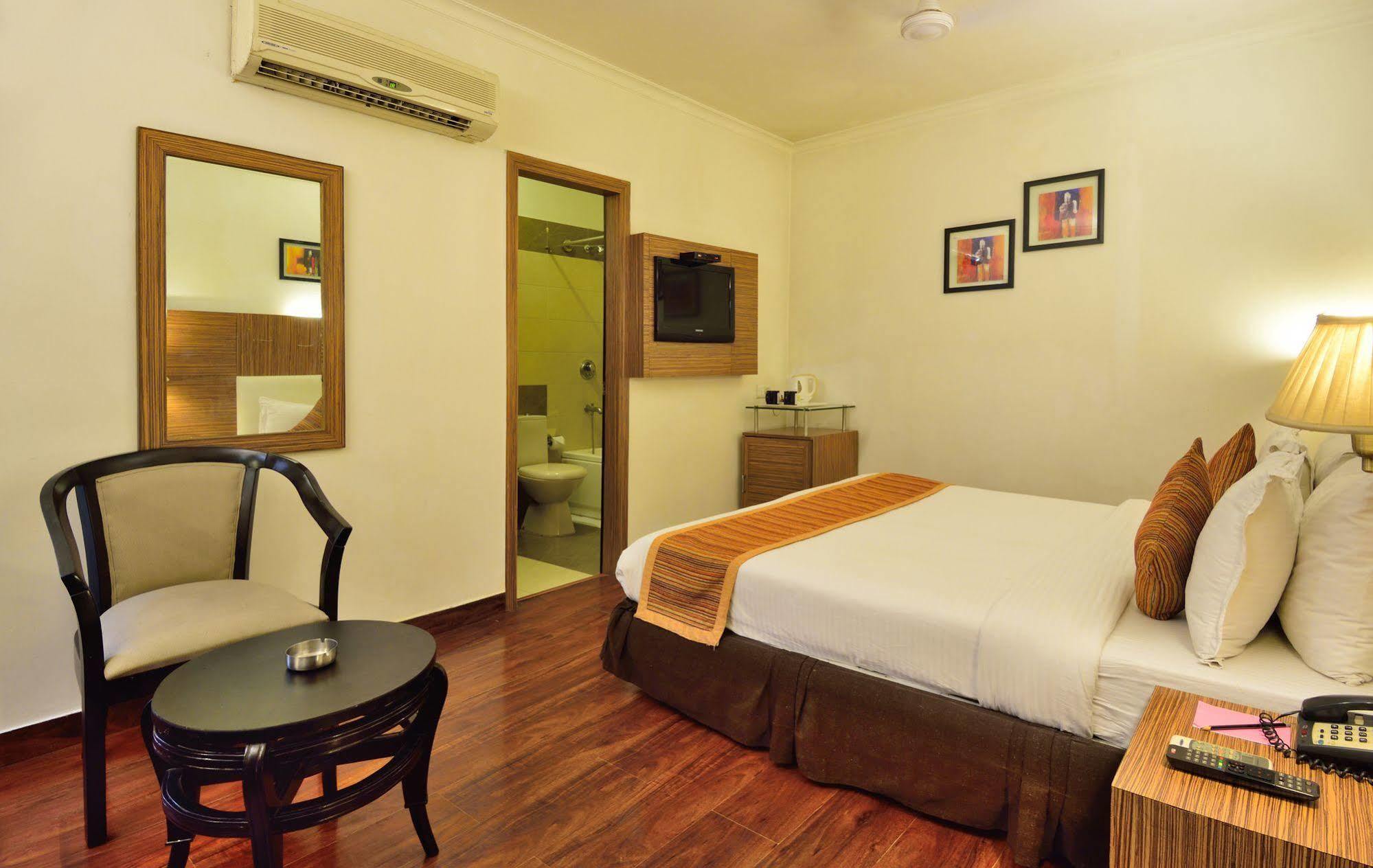 Hotel Crossroads Gurgaon Exterior foto